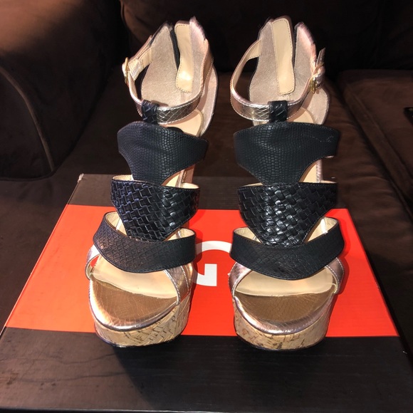 Sandals - Picture 2 of 4